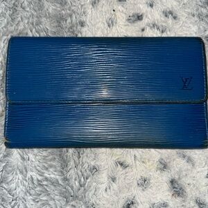 Women’s or Men's Louis Vuitton Epi Sarah Myrtille Blue Long Wallet! Preloved7/10